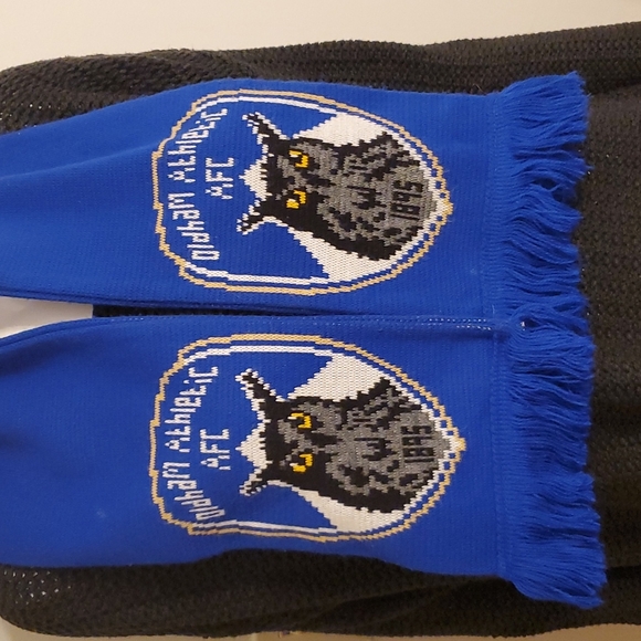 Oldham Athletic AFC Toque and Scarf - Picture 2 of 6